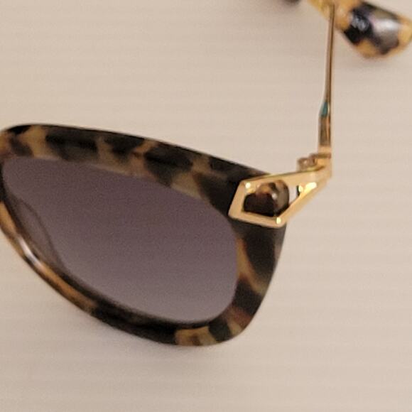 SONIX Sunglasses Women\'s Melrose Cat Eye Tortoise Plastic frame main image 4